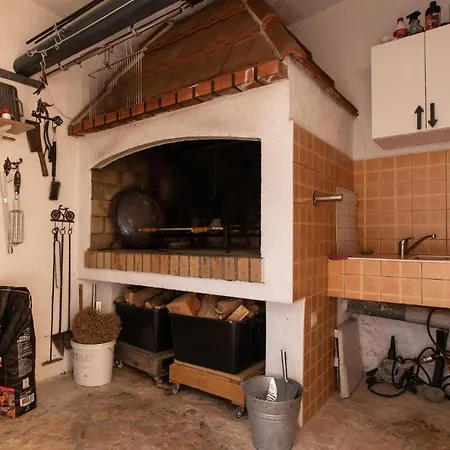 Lovely In Rtina, Razanac With Kitchen 아파트 Miletici