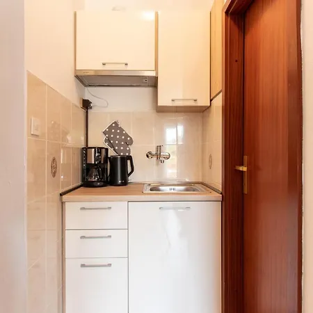 아파트 Lovely In Rtina, Razanac With Kitchen